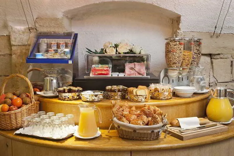 Hotel Aston Paris 3*,